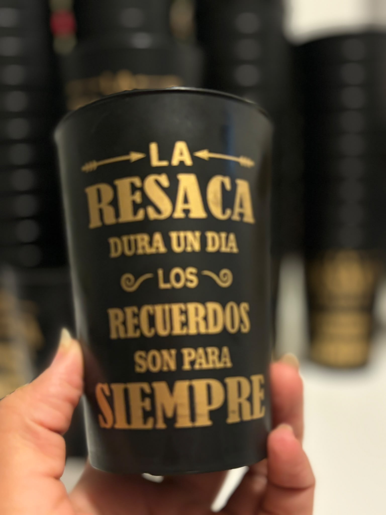 Vaso personalizado con frase La Resaca dura un día